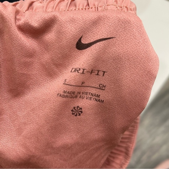 NIKE - Running Shorts - Picture 4 of 5